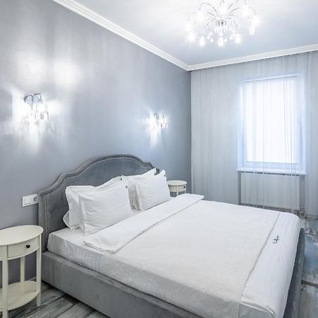 Appartement Romari Вічева 1 à Lviv Extérieur photo