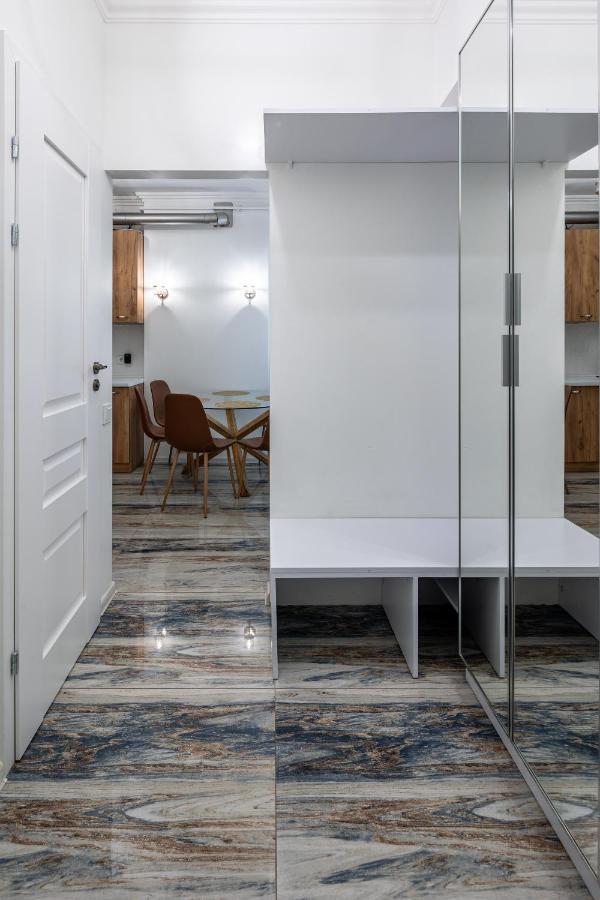 Appartement Romari Вічева 1 à Lviv Extérieur photo